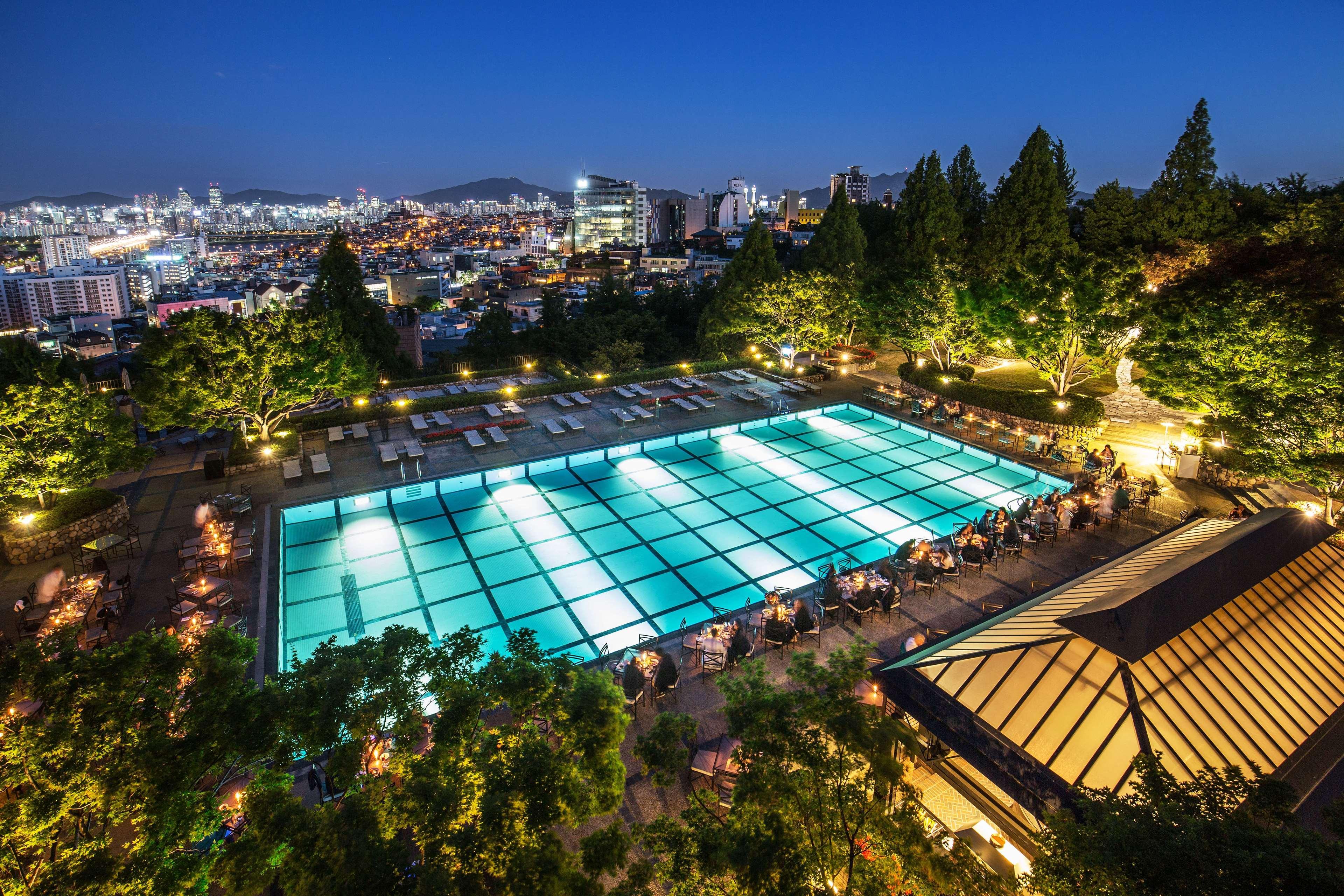 首尔君悦酒店 首爾 外观 照片 The pool at the Westin Palace, San Francisco