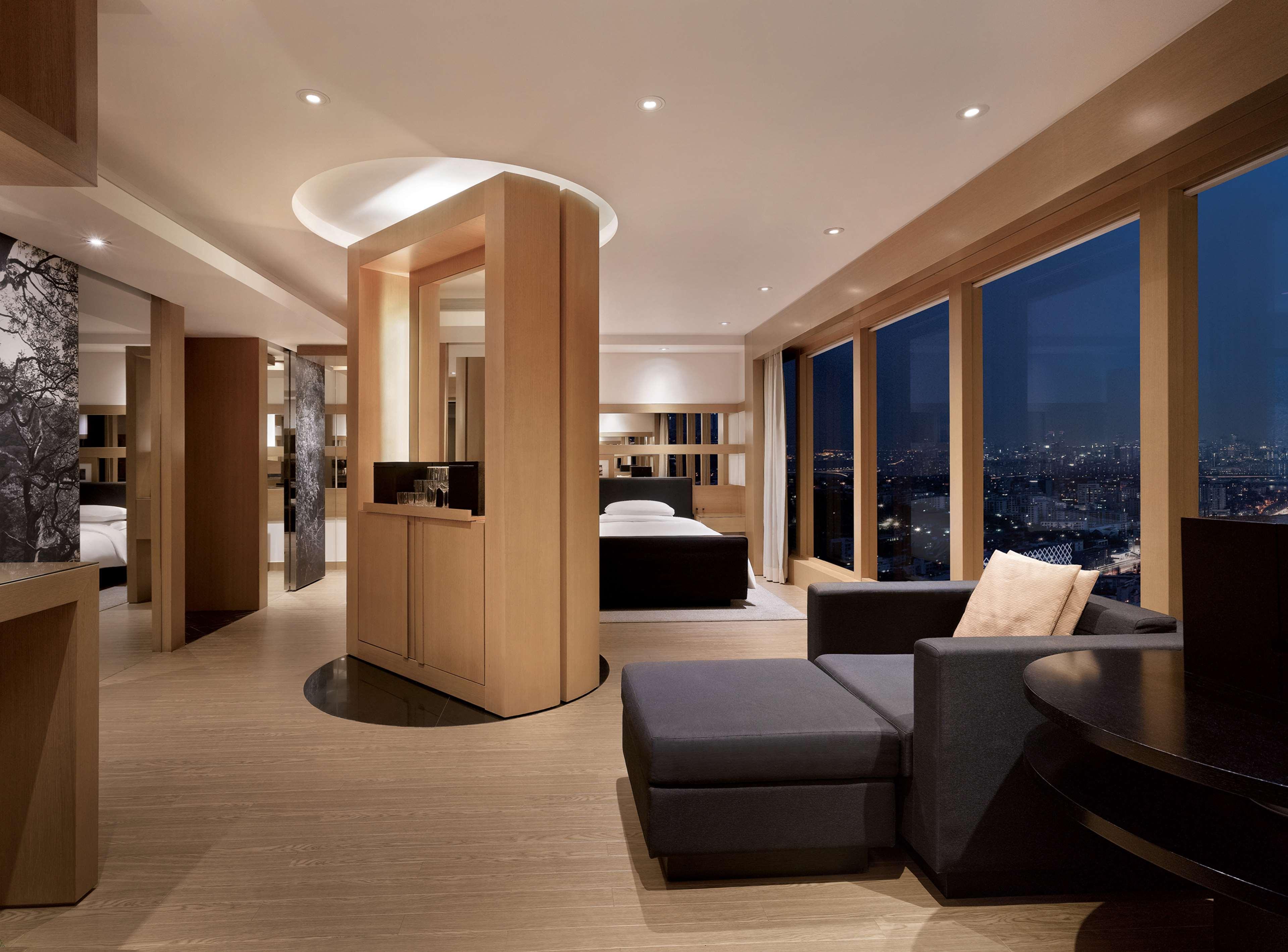 首尔君悦酒店 首爾 外观 照片 A suite at the Ritz-Carlton, Tokyo